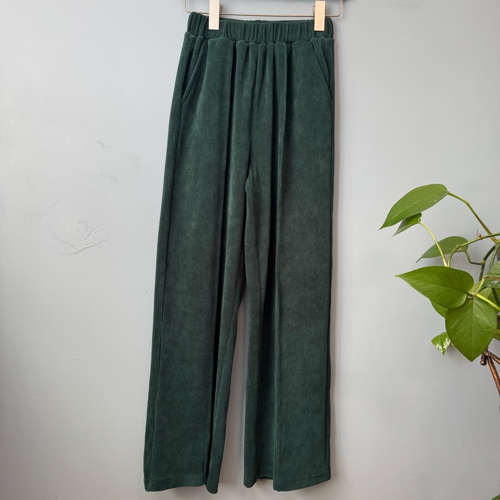 Very J High Rise Trouser Green Soft Corduroy Pull on Pants. NWT. Small